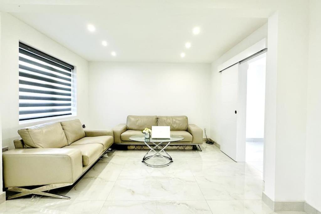 Beautiful 3 Bedroom House In London -Ensuite Bed Room Twickenham Exterior photo